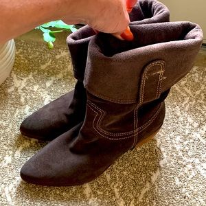 Suede boots by Matisse